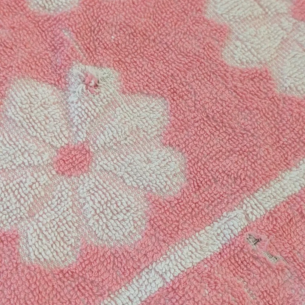 VTG Martex Bath Towel Pink Flower Power Daisy 100% Cotton Groovy Retro MCM USA